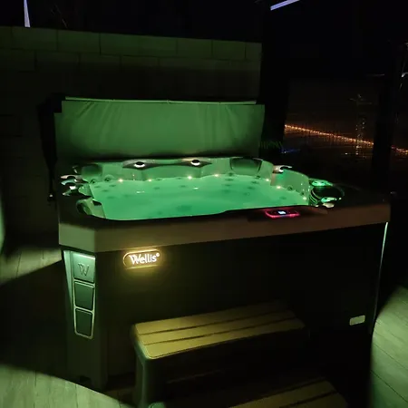 Semesterbostad Breeze Jacuzzi House